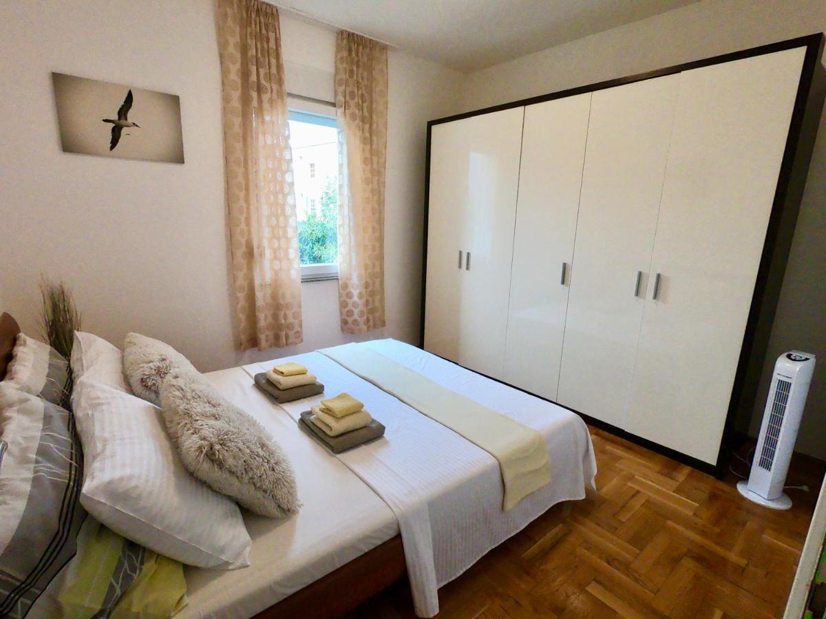 Sunny Apartment By The Beach Kaštel Štafilić Exterior foto